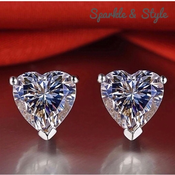Jewelry - ❤️ Sparkling heart earrings ❤️